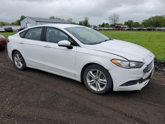 3FA6P0HD6JR252064 - 2018 FORD FUSION SE WHITE photo 4