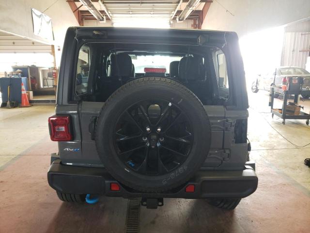 1C4JJXP6XPW641586 - 2023 JEEP WRANGLER SAHARA 4XE GRAY photo 6