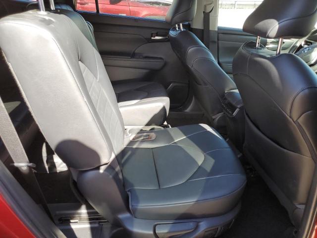 5TDGZRAH0NS098903 - 2022 TOYOTA HIGHLANDER XLE RED photo 11