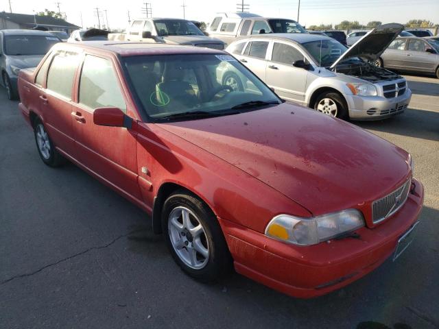 YV1LS55A4X1599554 - 1999 VOLVO S70 RED photo 1