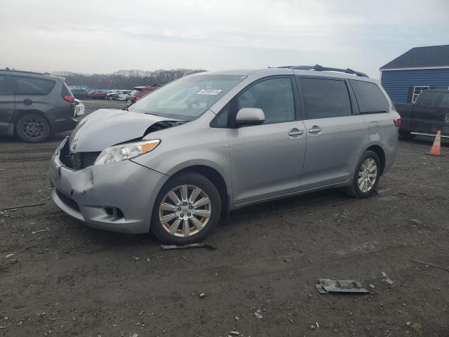 2017 TOYOTA SIENNA LE, 