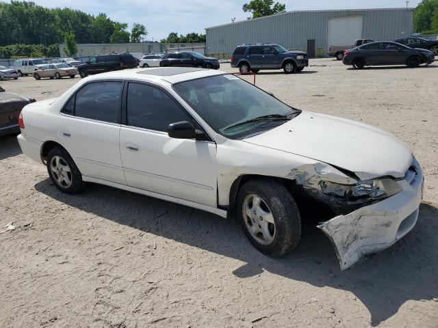 1HGCG5657WA094052 - 1998 HONDA ACCORD EX WHITE photo 4