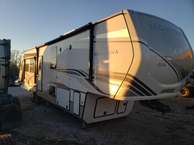 4YDFM0U22P4700693 - 2023 KEYSTONE MONTANA WHITE photo 1