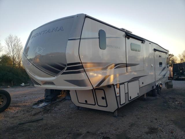 4YDFM0U22P4700693 - 2023 KEYSTONE MONTANA WHITE photo 2