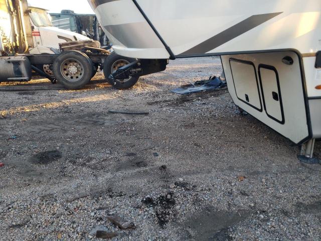 4YDFM0U22P4700693 - 2023 KEYSTONE MONTANA WHITE photo 8