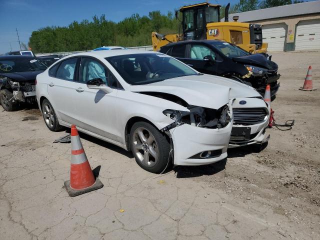 3FA6P0HD8GR153013 - 2016 FORD FUSION SE WHITE photo 4