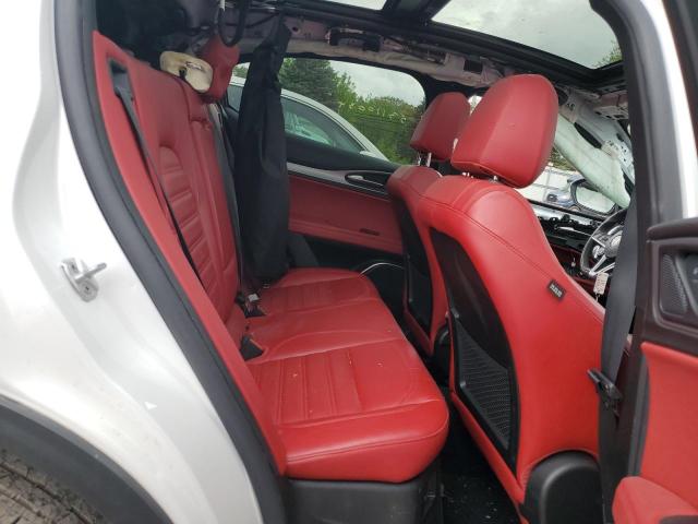 ZASPAKBN7K7C31267 - 2019 ALFA ROMEO STELVIO TI WHITE photo 11