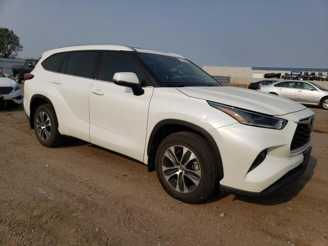 5TDGZRBH0MS116524 - 2021 TOYOTA HIGHLANDER XLE Blanco foto 4