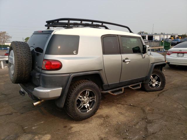 JTEBU4BF2BK103946 - 2011 TOYOTA FJ CRUISER SILVER photo 3