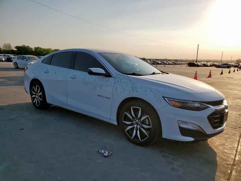 1G1ZG5ST1NF105537 - 2022 CHEVROLET MALIBU RS WHITE photo 4