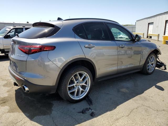 ZASFAKNN5J7B64870 - 2018 ALFA ROMEO STELVIO TI SPORT GRAY photo 3