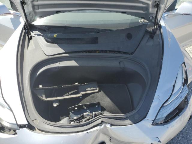 5YJ3E1EA3JF058788 - 2018 TESLA MODEL 3 SILVER photo 11