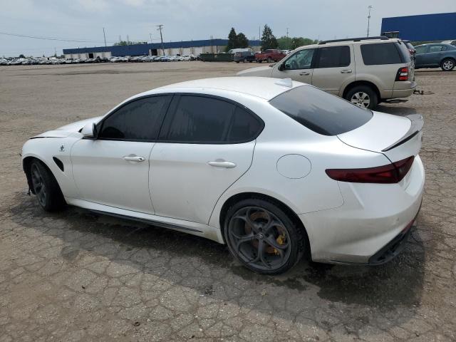 ZARFAEAV4J7572735 - 2018 ALFA ROMEO GIULIA QUADRIFOGLIO WHITE photo 2