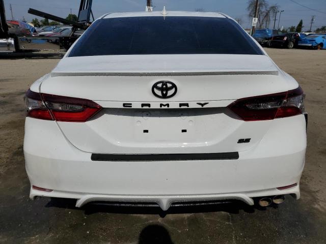 4T1G11AK7PU780272 - 2023 TOYOTA CAMRY SE NIGHT SHADE WHITE photo 6