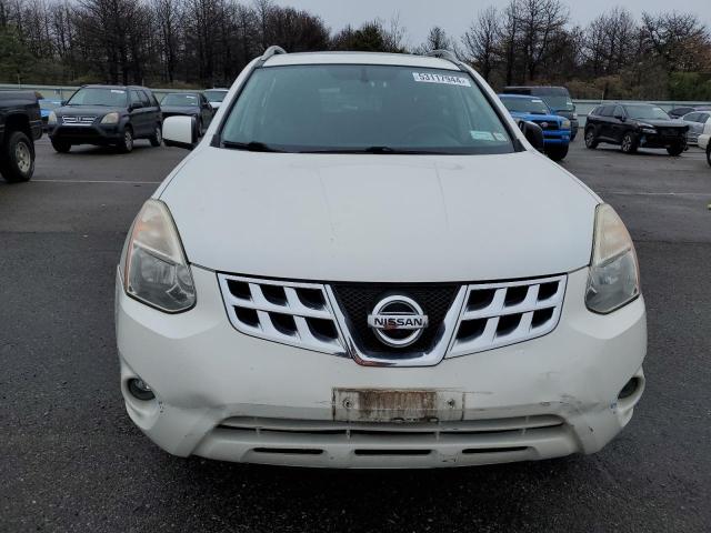 JN8AS5MV1DW142320 - 2013 NISSAN ROGUE S WHITE photo 5