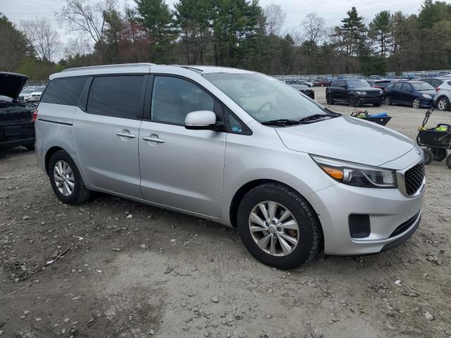 KNDMB5C17F6066029 - 2015 KIA SEDONA LX SILVER photo 4