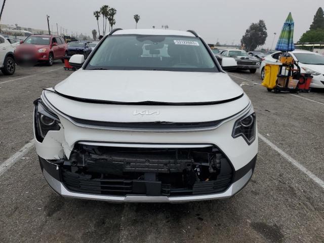 KNDCR3LE9P5058746 - 2023 KIA NIRO EX WHITE photo 5