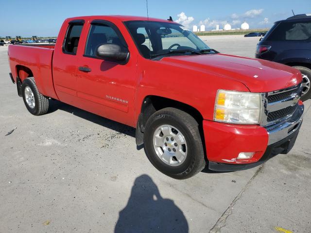 1GCRCSE03BZ416979 - 2011 CHEVROLET SILVERADO C1500 LT RED photo 4