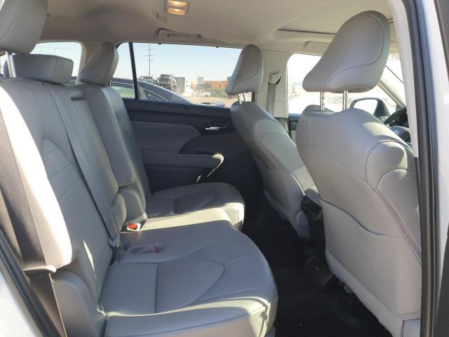 5TDHZRBH8NS589500 - 2022 TOYOTA HIGHLANDER XLE WHITE photo 11