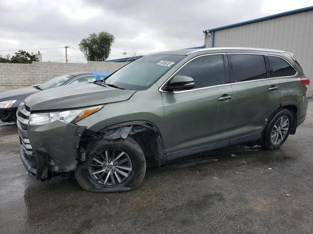 5TDJZRFHXKS965167 - 2019 TOYOTA HIGHLANDER SE GREEN photo 1