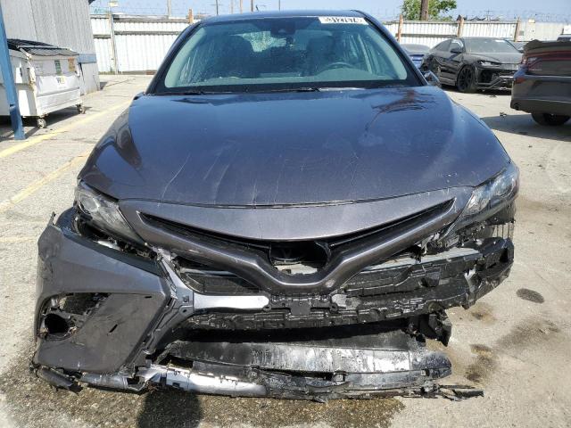 4T1G11AK1PU745470 - 2023 TOYOTA CAMRY SE NIGHT SHADE GRAY photo 5