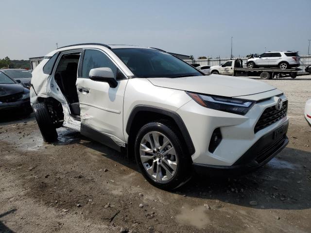 2T3A1RFV5NW324492 - 2022 TOYOTA RAV4 XLE PREMIUM WHITE photo 4