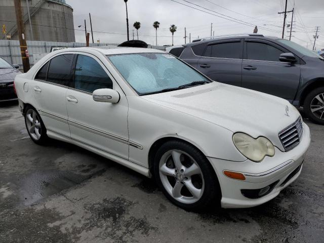 WDBRF40J25F661246 - 2005 MERCEDES-BENZ C 230K SPORT SEDAN WHITE photo 4