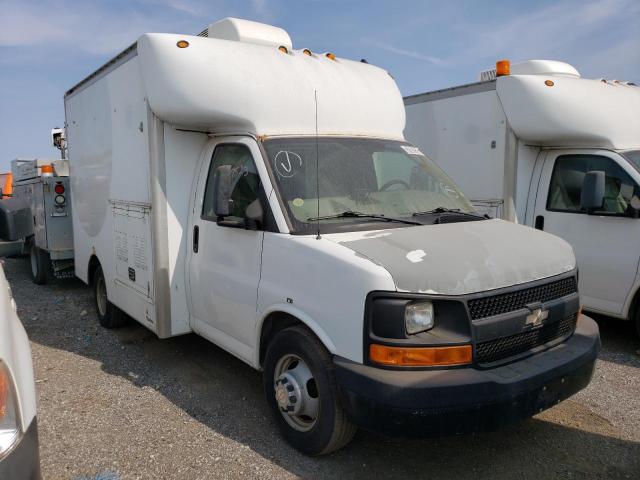 1GBJG31KX81100263 - 2008 CHEVROLET EXPRESS G3 WHITE photo 4