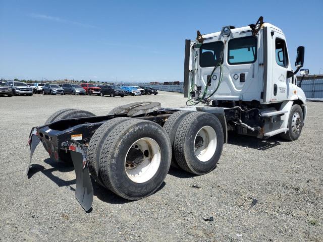 3AKJGBDV9GSHR8671 - 2016 FREIGHTLINER CASCADIA 1 WHITE photo 4