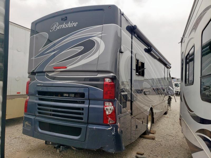 4UZAB2FC2NCNX5035 - 2022 FREIGHTLINER CHASSIS XC BLACK photo 4