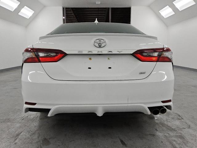 4T1S11AKXPU184633 - 2023 TOYOTA CAMRY SE NIGHT SHADE WHITE photo 6