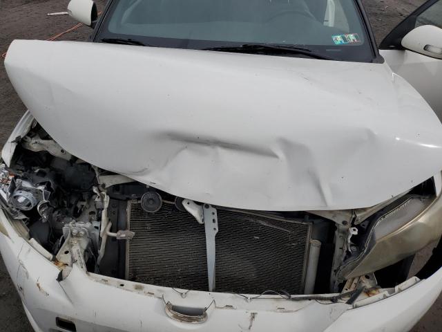 JTKJF5C76C3037719 - 2012 TOYOTA SCION TC 白色 照片 11