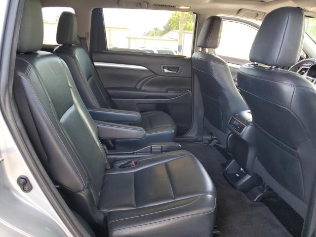 5TDKKRFH6GS131302 - 2016 TOYOTA HIGHLANDER XLE GRAY photo 11