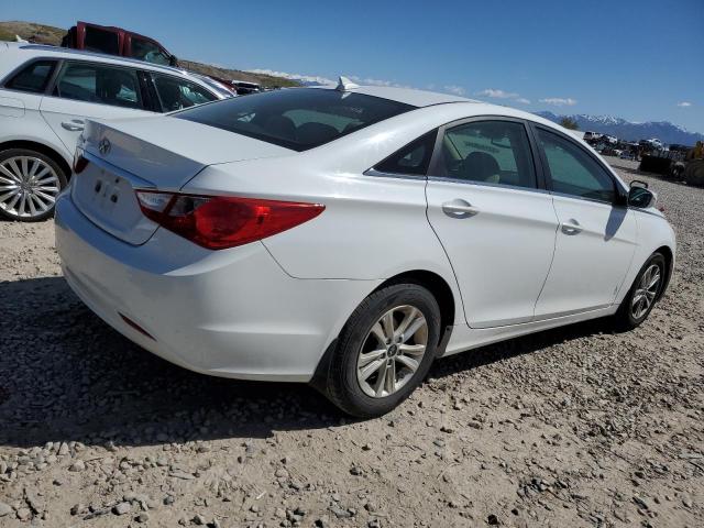 5NPEB4AC8DH678147 - 2013 HYUNDAI SONATA GLS WHITE photo 3