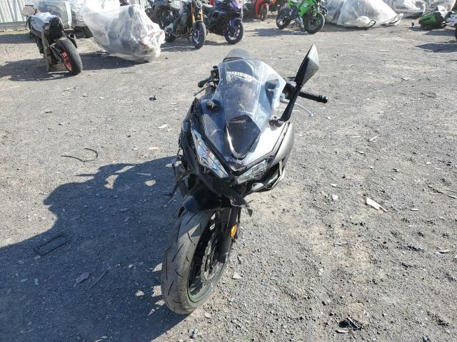 ML5EXER1XRDAB3301 - 2024 KAWASAKI EX650 R SILVER photo 2