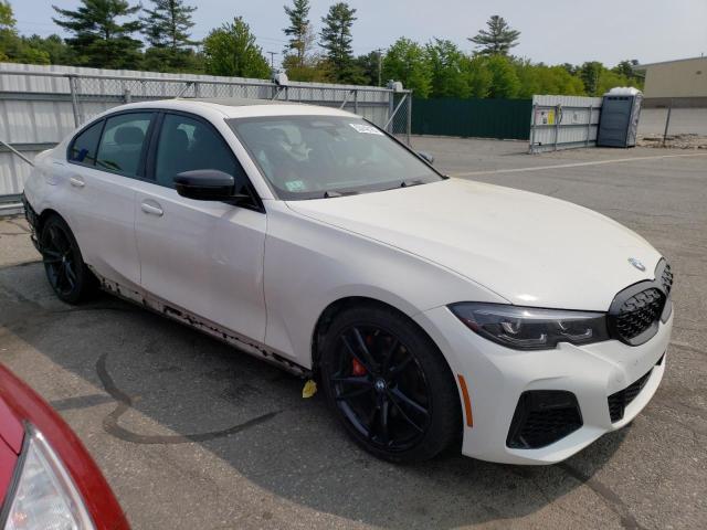 3MW5U9J0XN8C34962 - 2022 BMW M340XI WHITE photo 4