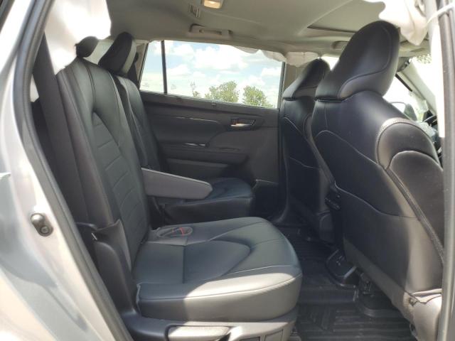 5TDGZRAH2NS549054 - 2022 TOYOTA HIGHLANDER XLE SILVER photo 11