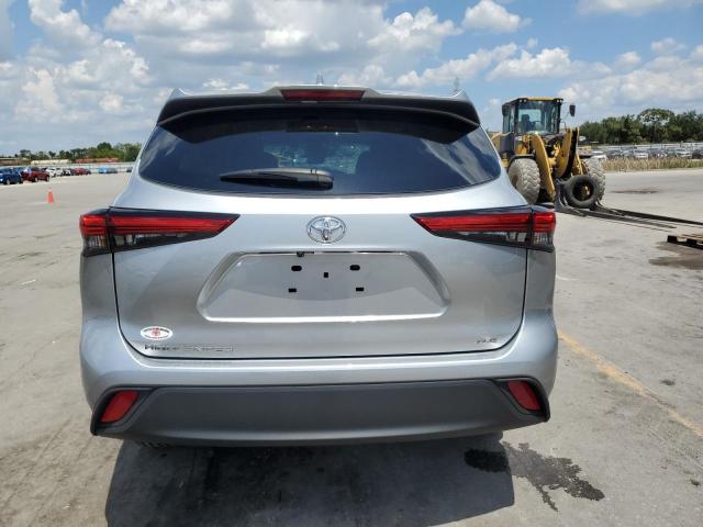 5TDGZRAH2NS549054 - 2022 TOYOTA HIGHLANDER XLE SILVER photo 6