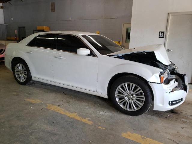 2C3CCARG1EH323202 - 2014 CHRYSLER 300 WHITE photo 4