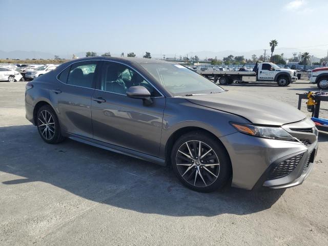 4T1G11AK6MU541470 - 2021 TOYOTA CAMRY SE GRAY photo 4