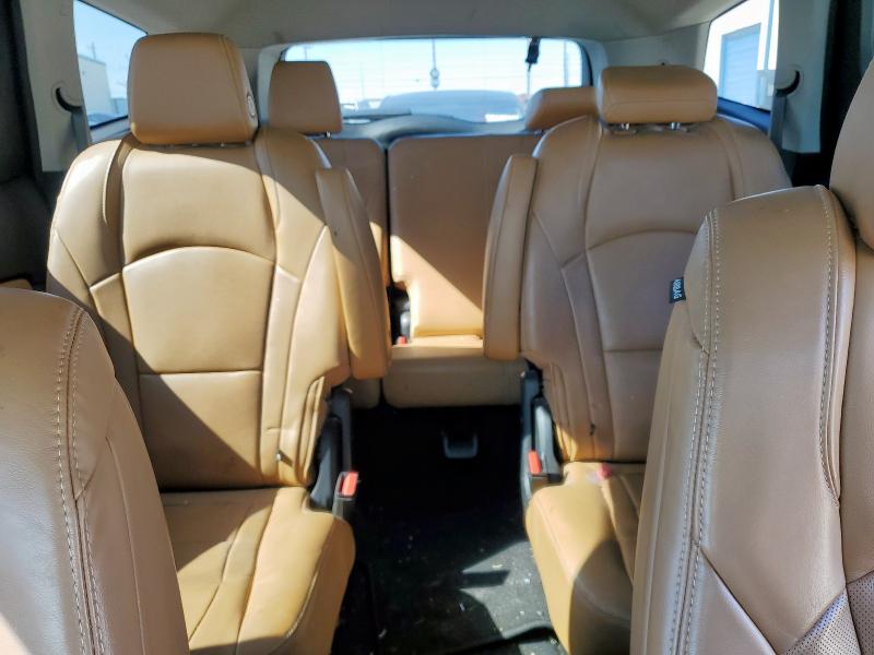 5GAERBKW7JJ156090 - 2018 BUICK ENCLAVE ESSENCE WHITE photo 10