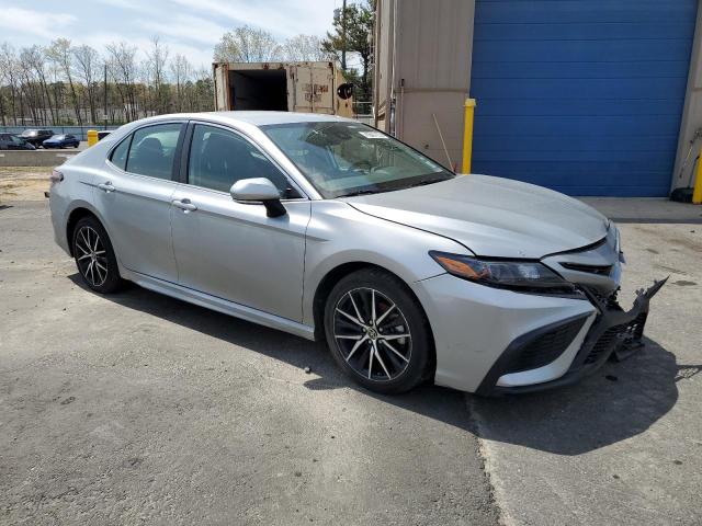 4T1G11AK6PU153532 - 2023 TOYOTA CAMRY SE NIGHT SHADE SILVER photo 4