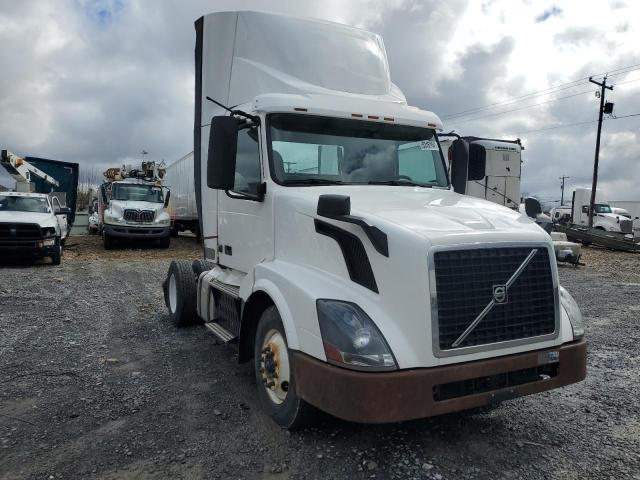 2016 VOLVO VN VNL, null