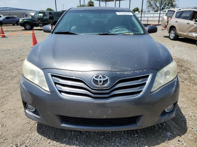 4T4BF3EK7AR025332 - 2010 TOYOTA CAMRY BASE GRAY photo 5