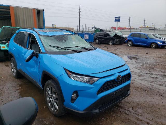 2T3A1RFV7LC078348 - 2020 TOYOTA RAV4 XLE PREMIUM BLUE photo 4