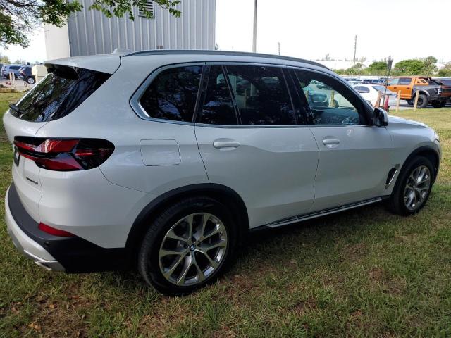 5UX13EU09R9T35137 - 2024 BMW X5 SDRIVE 40I WHITE photo 3