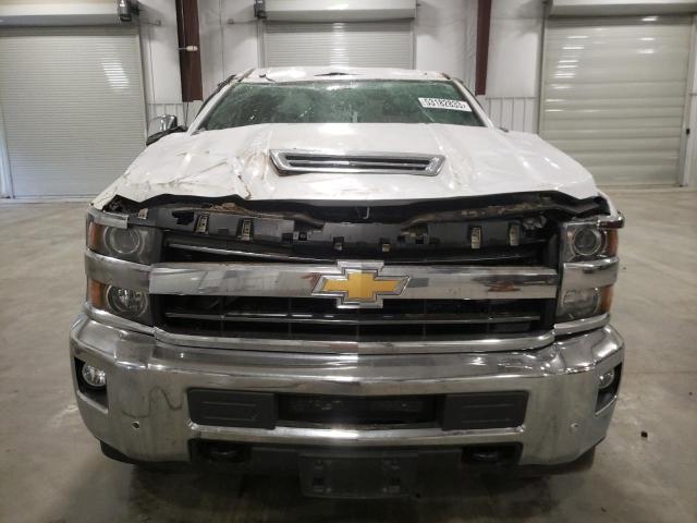 1GC4K0EY5JF235731 - 2018 CHEVROLET 3500HD K3500 LTZ WHITE photo 5