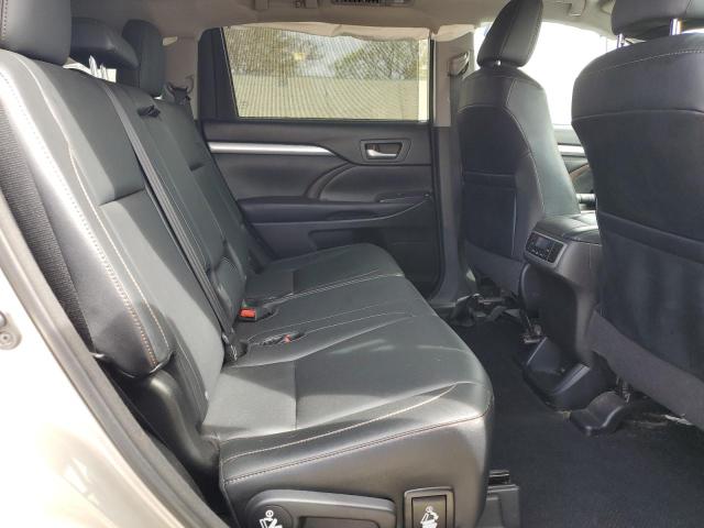 5TDKKRFHXGS150077 - 2016 TOYOTA HIGHLANDER XLE 金色 照片 11