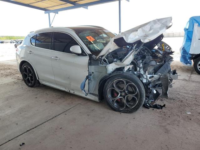 ZASPAKBN5L7C74328 - 2020 ALFA ROMEO STELVIO TI WHITE photo 4
