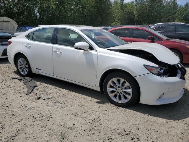 JTHBW1GGXD2038862 - 2013 LEXUS ES 300H WHITE photo 4